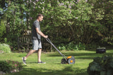 Fiskars Cortacésped manual, Cortacésped cilíndrico con sistema de corte sin fricción de las cuchillas, Largo de corte: 43 cm, StaySharp Plus, Negro/Naranja/Plateado, 1015649