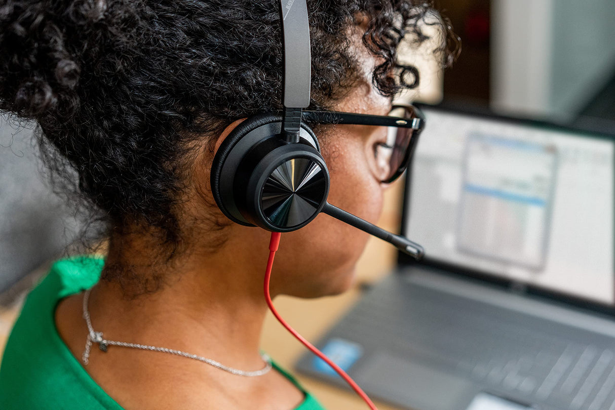 Poly Blackwire 8225 - Auriculares estéreo con Conector USB-C, cancelación Activa de Ruido y Brazo de micrófono Flexible, Color Negro