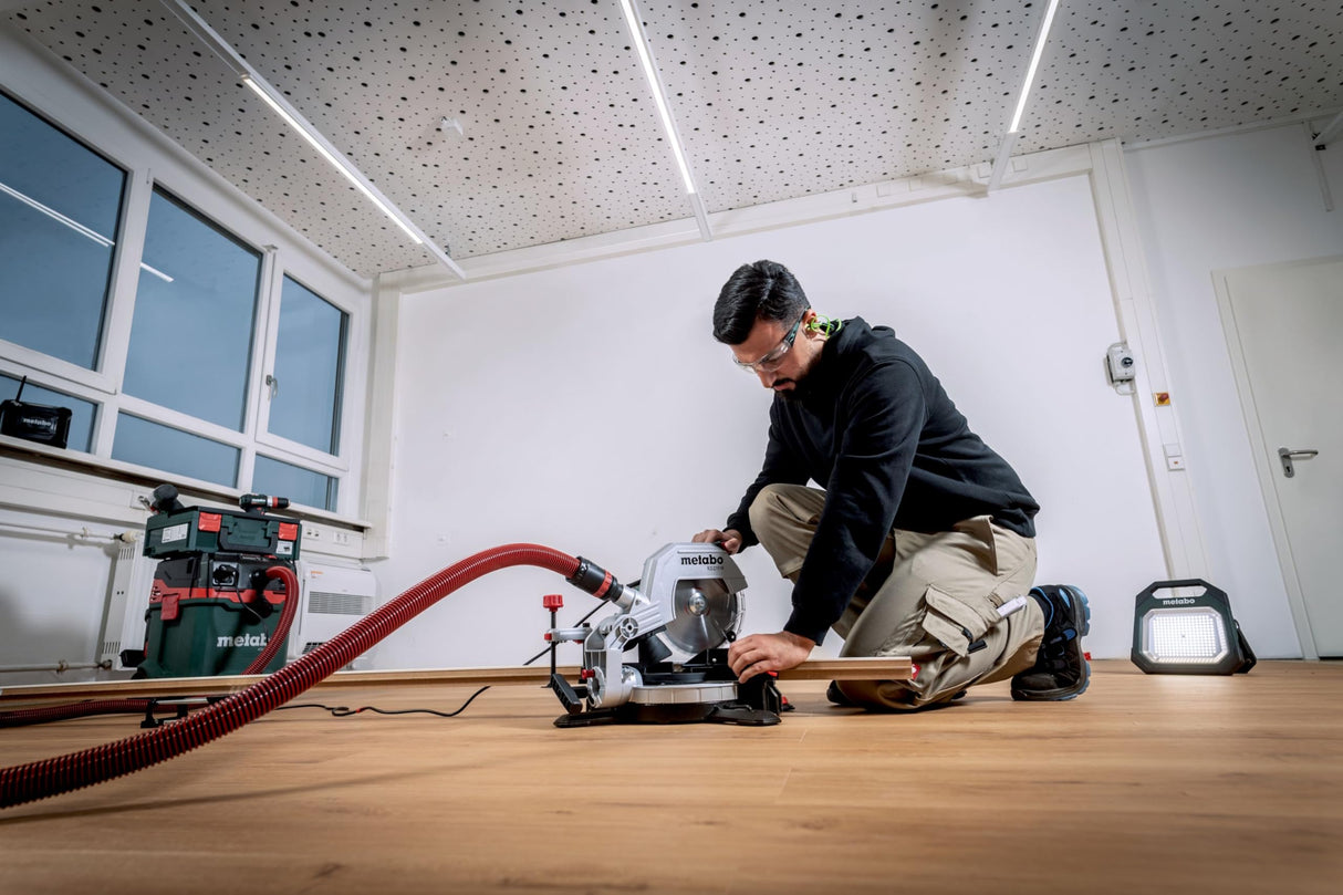 metabo KS 216 M 610216900 - Juego de sierra tronzadora (caja con 2 hojas de metal duro, inclinación de la hoja de sierra, ampliaciones de mesa integradas)