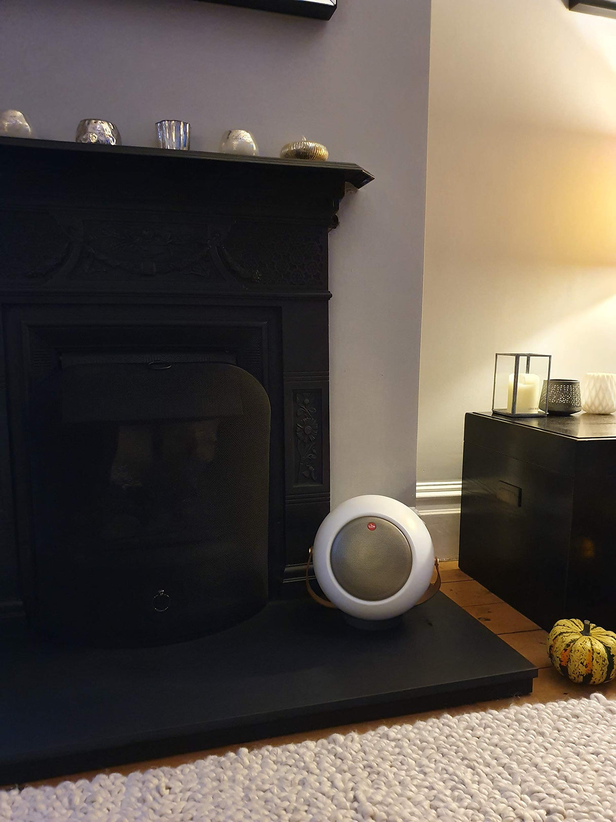 Altavoz Bluetooth UB+ Eupho E2, Peso Ultraligero, hasta 30 Horas de reproducción, TWS (par Dos), Sonido HD, Volumen 95 BD, audo Claro y Graves Profundos E2 - Juego de Patas Cortas Blanco Mate.