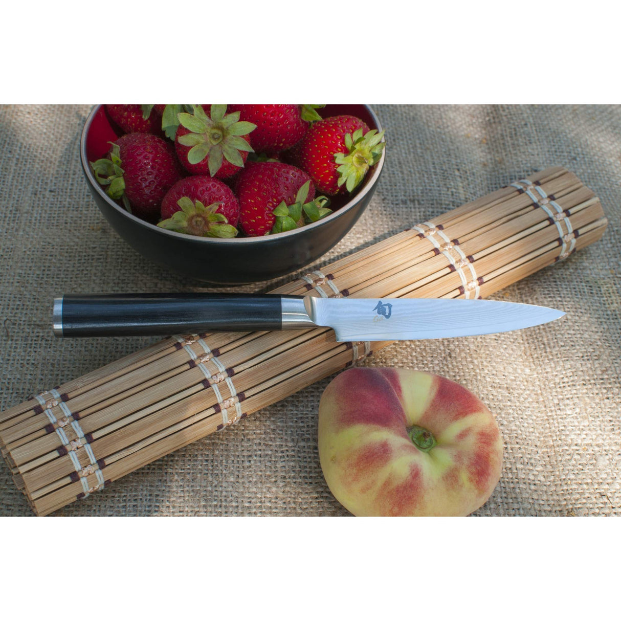 KAI Shun Classic Cuchillo japonés multiusos con hoja de 10 cm - Cuchillo de Damasco de 32 capas con núcleo VG MAX - 61 (±1) HRC - Mango de madera de Pakka - Hecho en Japón - Cuchillo para pelar