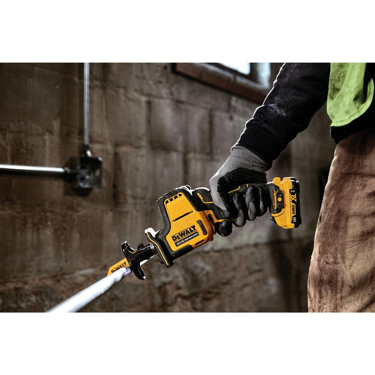 DEWALT DCS312N-XJ - Sierra Sable Compacta sin Escobillas 12V XR , No incluye ni Batería ni Cargador