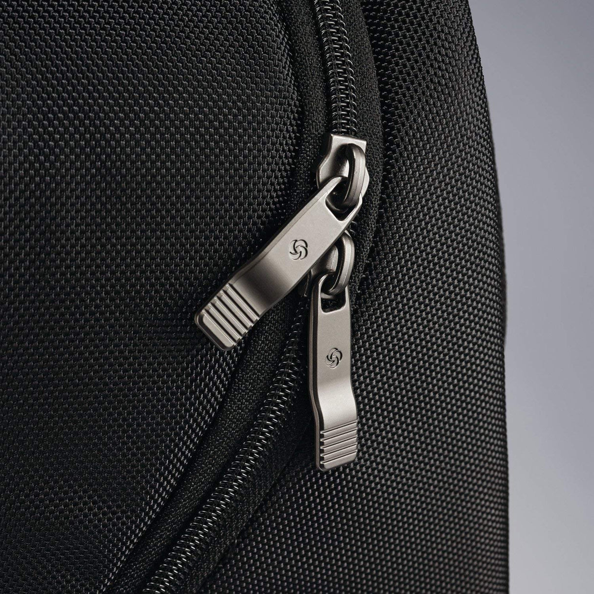 Samsonite Kombi - Mochila de negocios, Negro/Marrón, 17.5 x 12 x 7-Inch, Kombi - Mochila de negocios