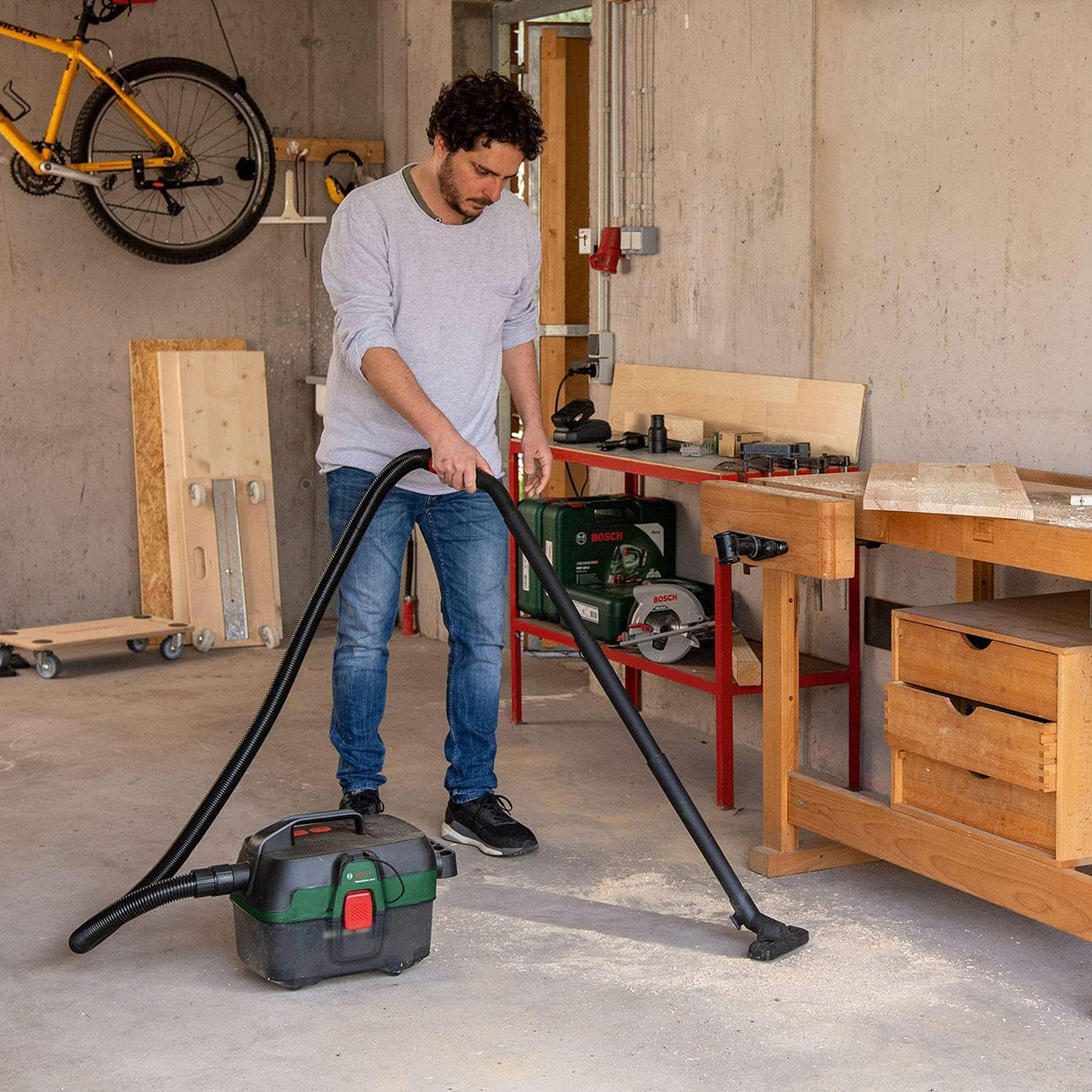 Bosch Aspirador en seco y húmedo a batería AdvancedVac 18V-8 (sin batería, Sistema de 18 voltios, Juego de Accesorios Incluido, Embalaje en Caja)
