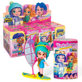 KOOKYLOOS Serie Holiday Yay! – Colección Completa Muñeca Sorpresa Coleccionable con Accesorios de Moda, Ropa, Zapatos y Juguetes con 3 Expresiones Divertidas. Incluye la colección Completa