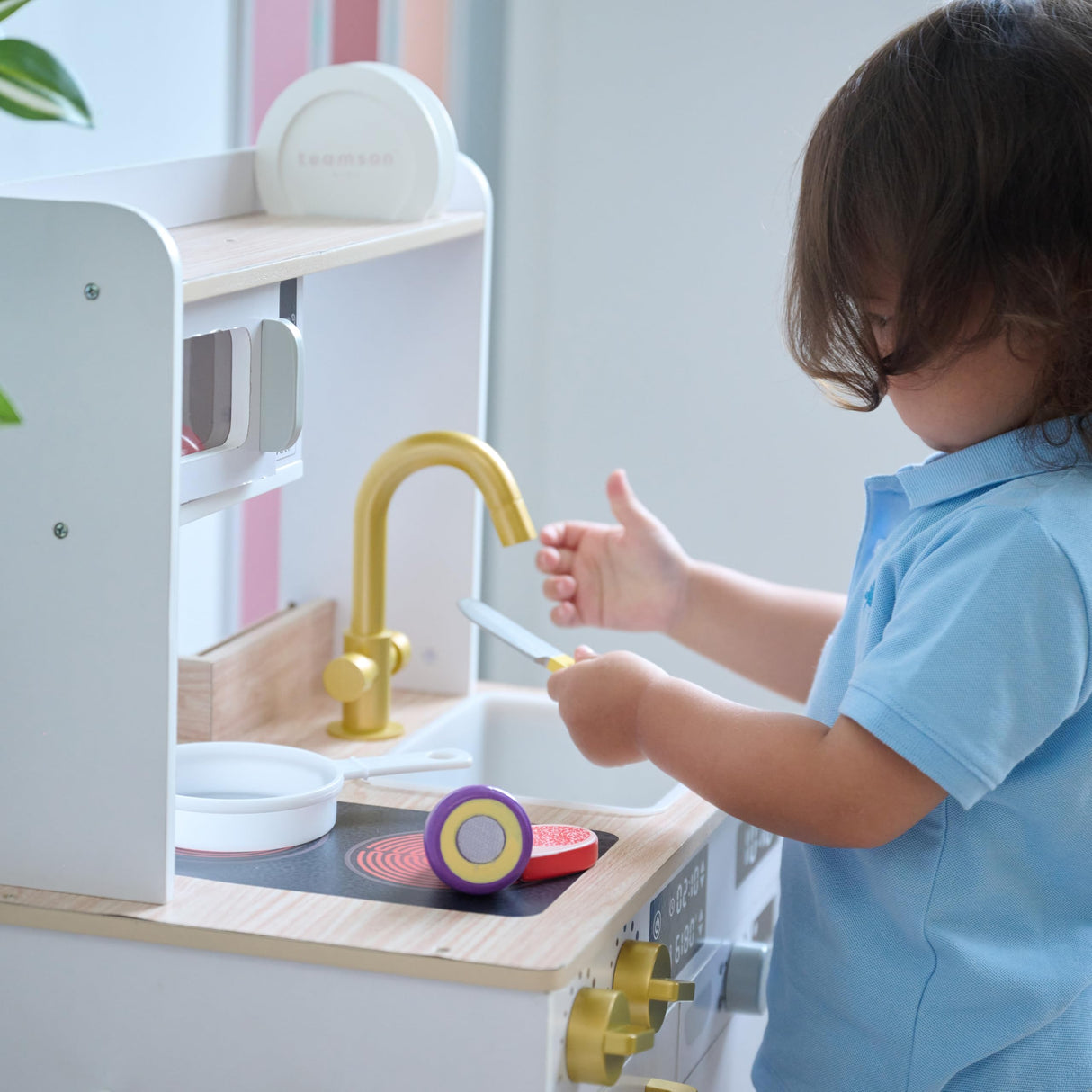 Teamson Kids Cocina de Madera Blanca para niños con huerto, Lavadora, Horno, Fregadero y Accesorios para Juegos creativos y simbólicos