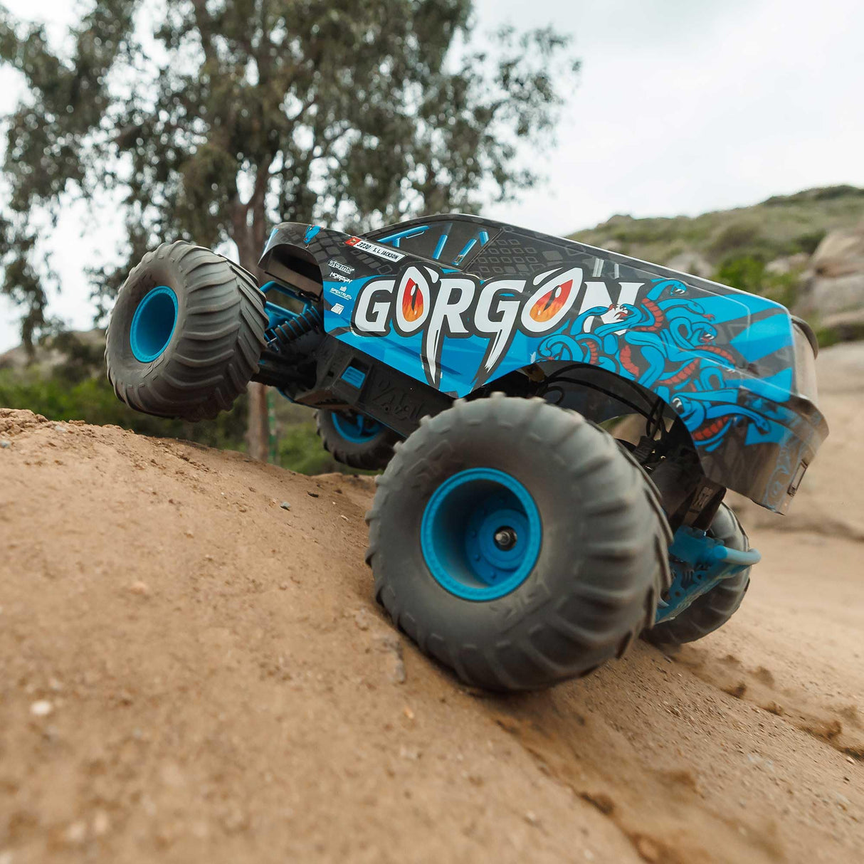 ARRMA 1/10 Gorgon 2WD RTR Monster Truck Mega 550 14T Motor de Cepillo, Espectro SLT2 2,4 GHz, Incluye batería NiMH de 3300 mAh y Cargador USB-C S120, Color Azul