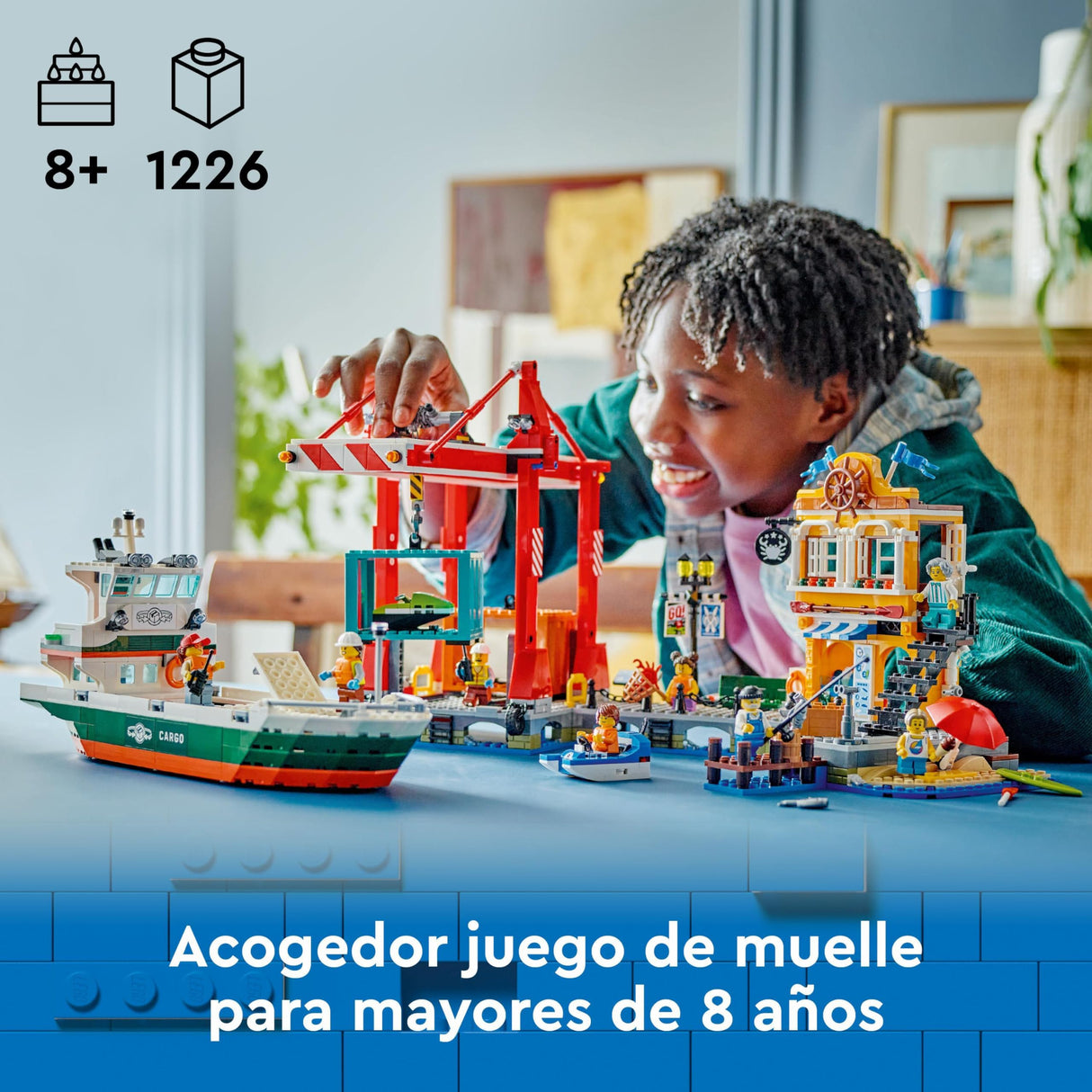 LEGO City Puerto Marítimo con Buque de Mercancías, Barco de Juguete de Construcción, Regalo para Niños y Niñas de 8 Años o Más, Grúa de Contenedores, Minifiguras, Caña de Pescar y Walkie Talkie 60422