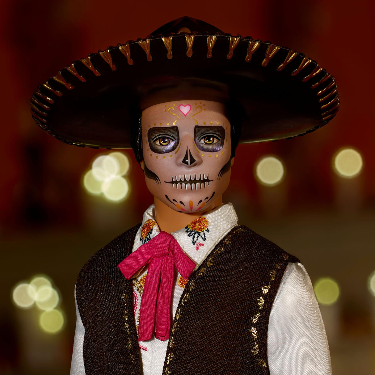 Barbie Signature, Día de Muertos 2025, muñeco Ken Coleccionable con Camisa Color Crema, Chaleco Negro y Pantalones, Sombrero y Maquillaje de Calavera, JBJ06