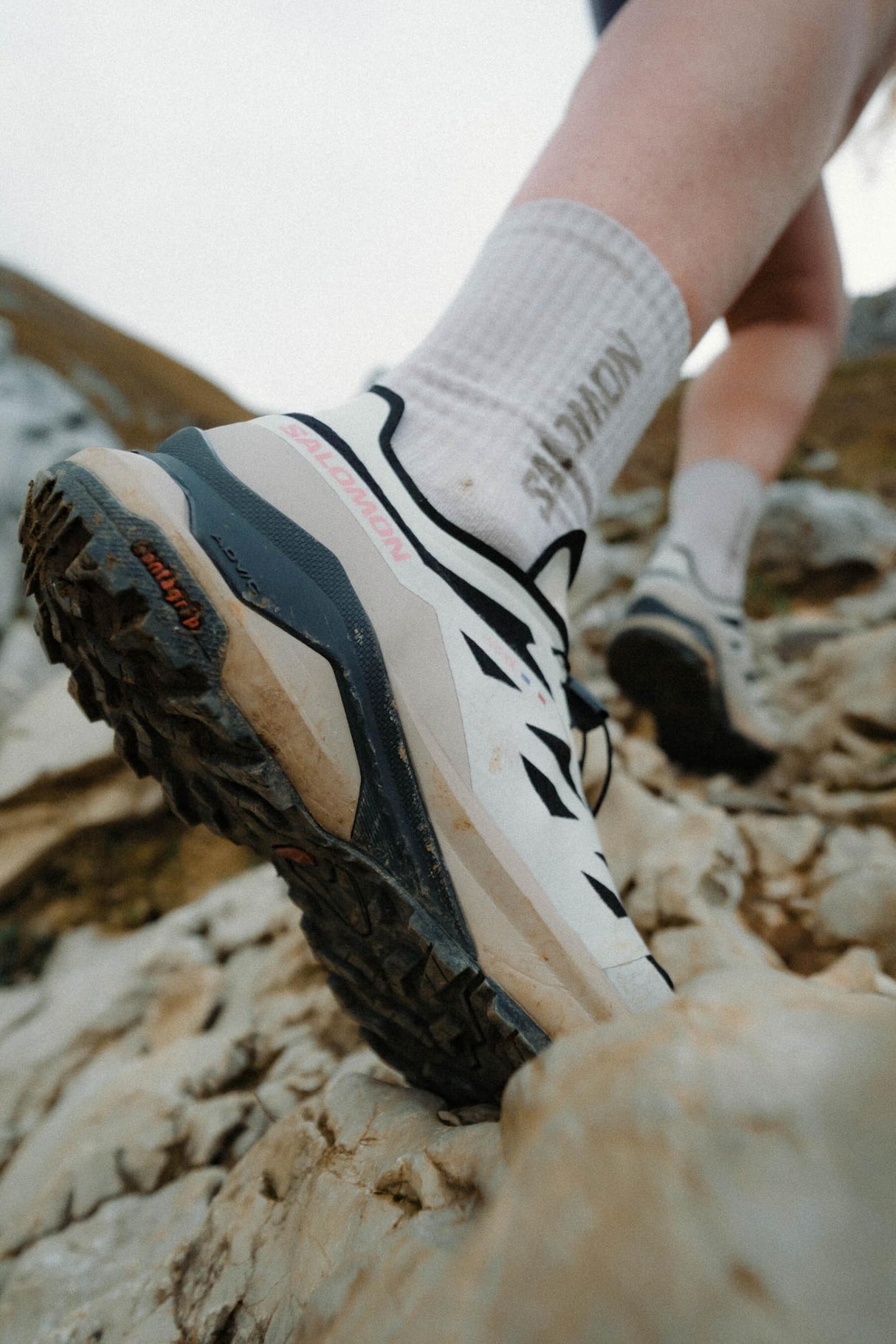 Salomon XA META GORE-TEX para Mujeres, Zapatos de Senderismo Versátiles para Mayor Comodidad, Perfectos para Botas de Senderismo y Correr en Senderos en Aventuras al Aire Libre. 4.5