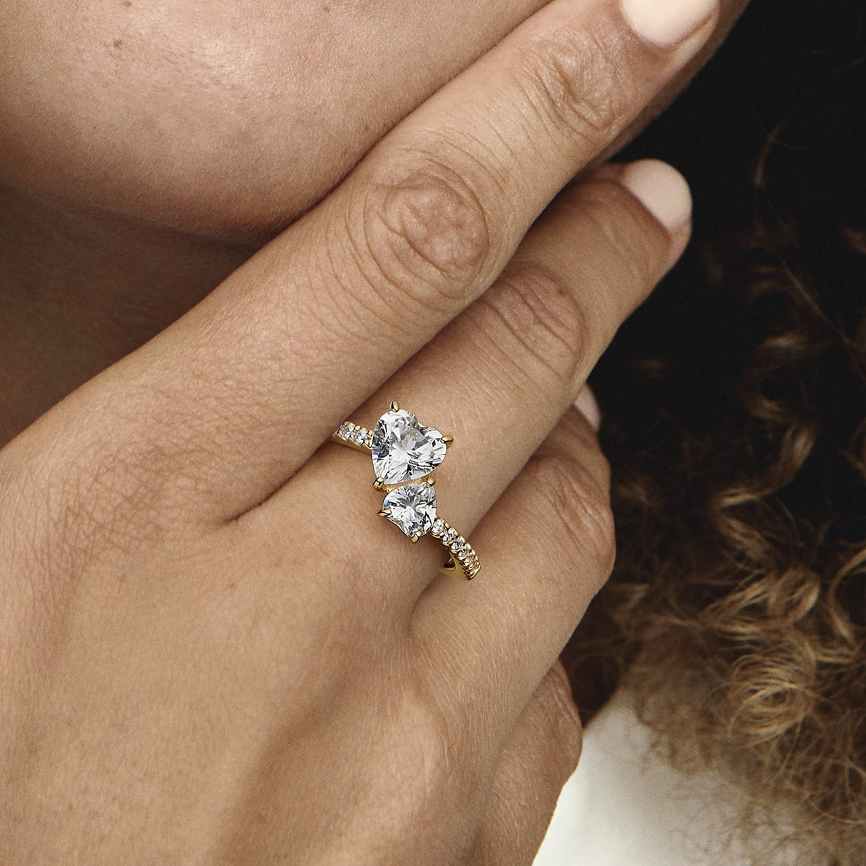 Pandora Timeless Anillo con diseño de corazón doble centelleante chapado en oro de 14 quilates con de circonitas cúbicas transparentes, talla 56