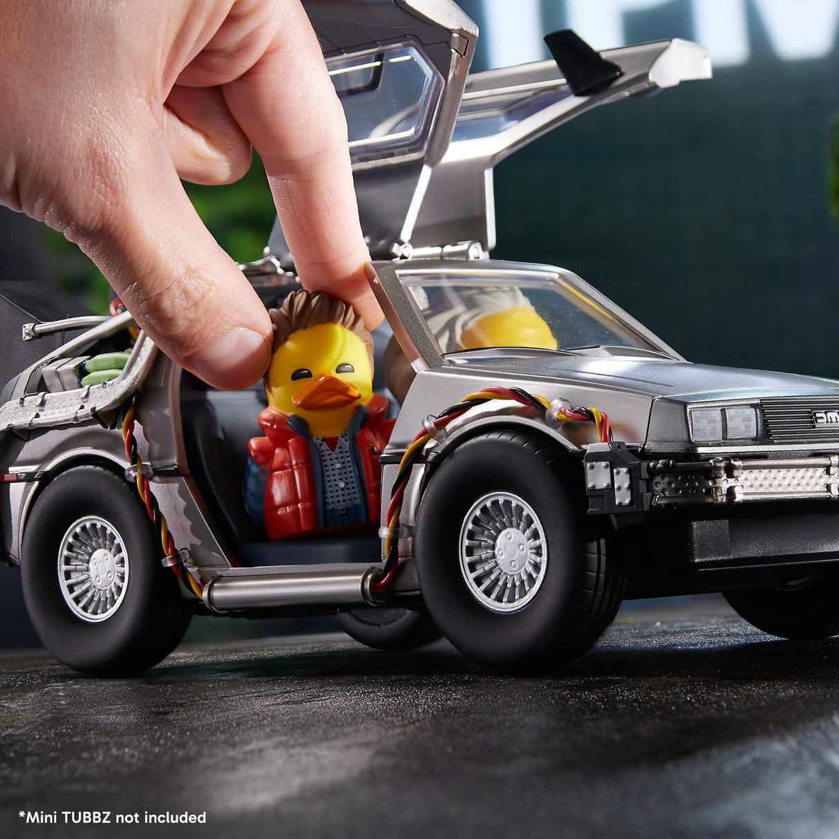 TUBBZ Edición Especial: Regreso al Futuro – Vehículo Coleccionable Delorean para Figuras Mini