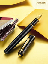 Pelikan Classic 200 820660 - Pluma estilográfica (punta media), color negro