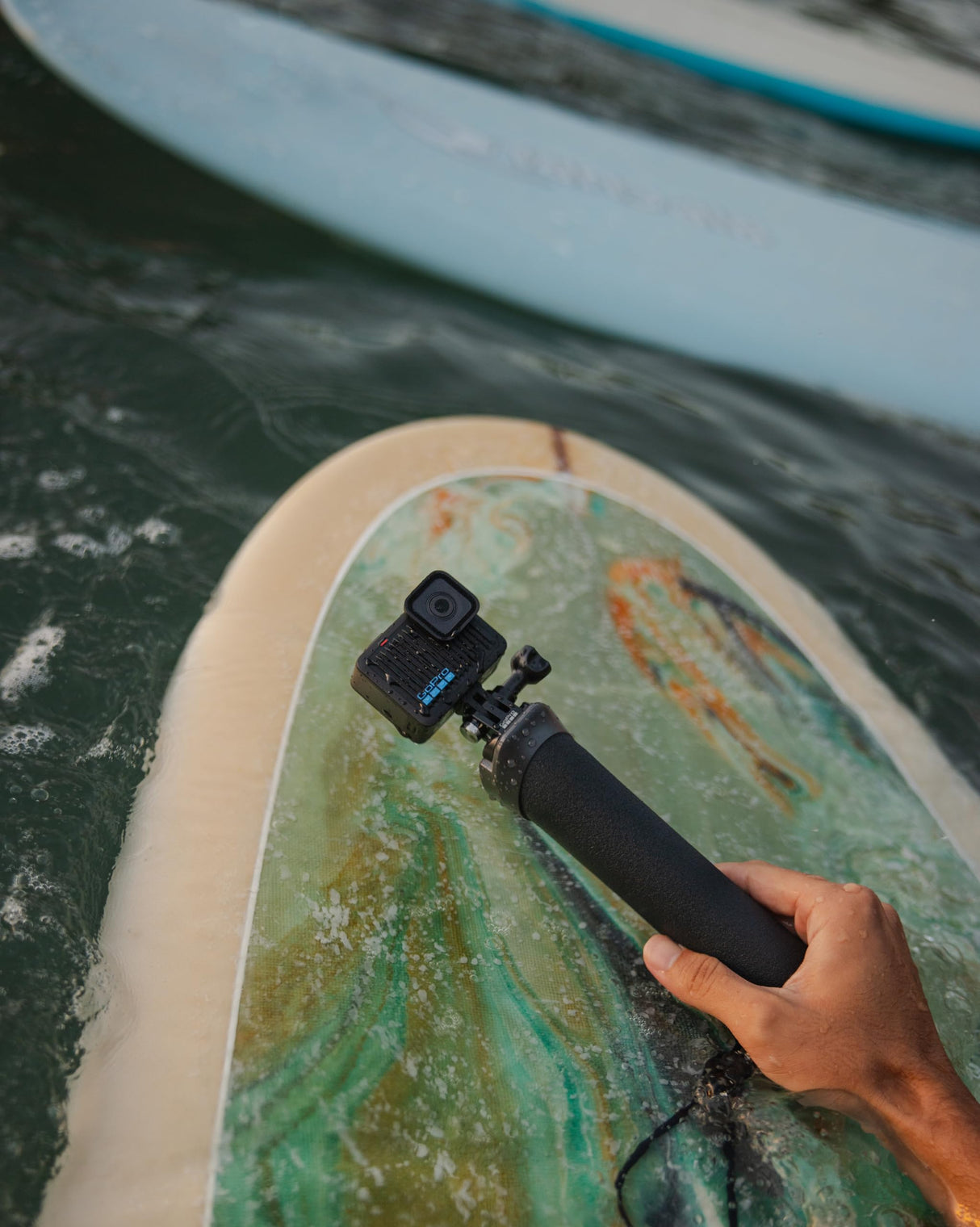 GoPro Hero - Cámara de acción compacta Resistente al Agua con vídeo 4K Ultra HD, fotografía de 12 MP y Pantalla táctil