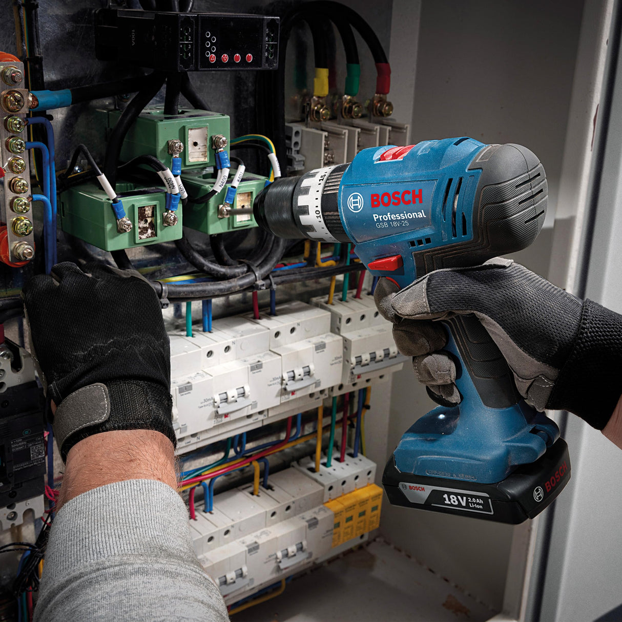 Bosch Professional 18V System Taladro Percutor a Batería GSB 18V-25 (Ø máx. del tornillo 10 mm, incl. 1 GBA 18V 2.0Ah, 1 GAL 18V-20, maletín de transporte)
