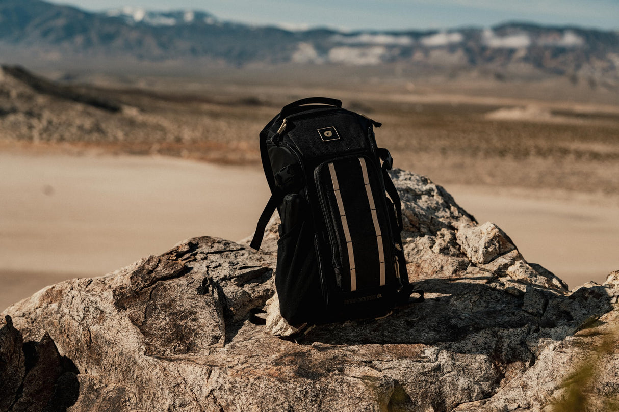 PolarPro - Roadrunner - 8L - Mochila - Ultraligera, compacta para un Acceso rápido y fácil - Se Adapta a Todo tu Equipo fotográfico - Funda para la Lluvia incluida