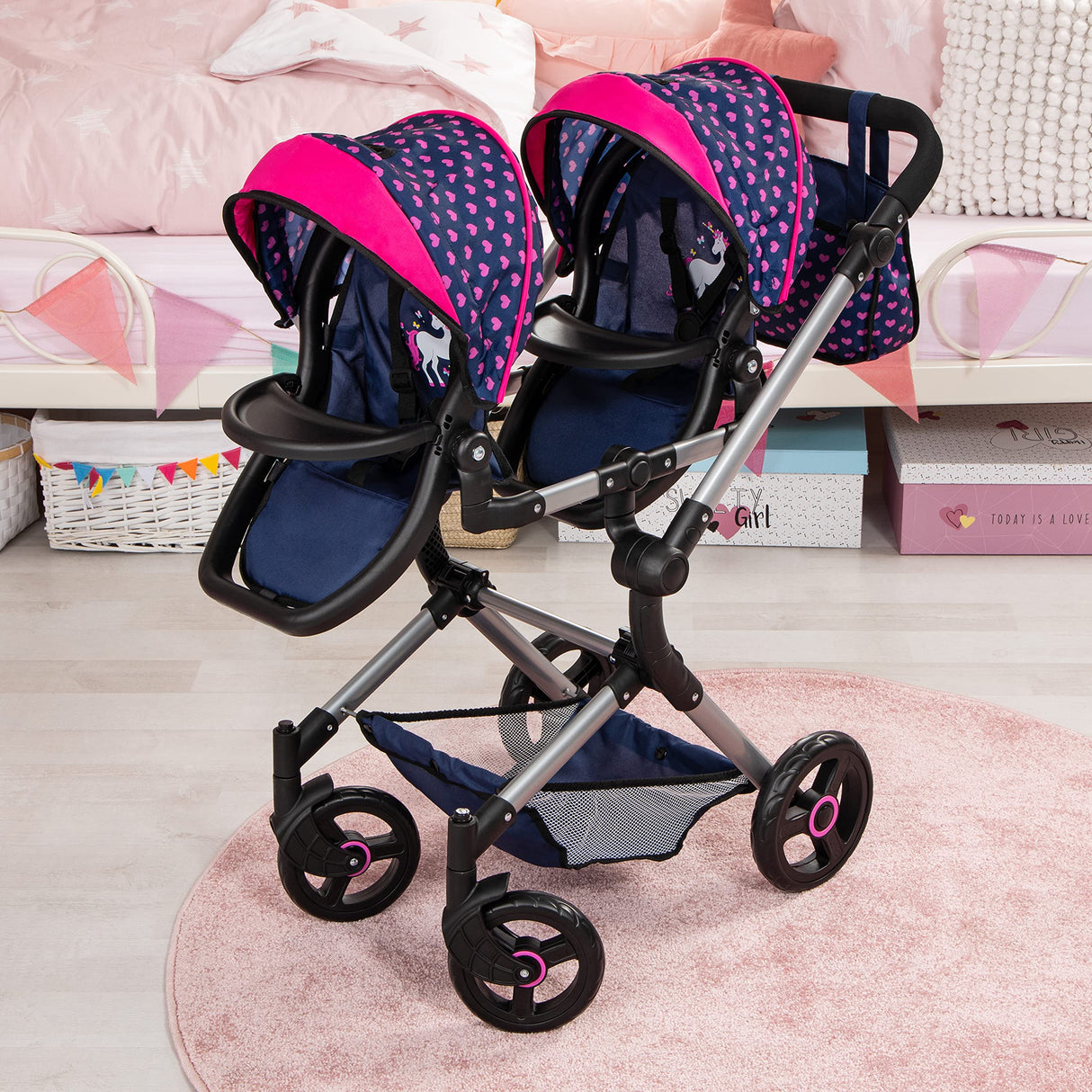 Bayer Design 26254AA Cochecito de Muñeca Gemelas, Carrito Paseo para muñecos, Ajustable en Altura, Plegable, con la Bolsa de Bandoler, Azul con Unicornio y Corazones