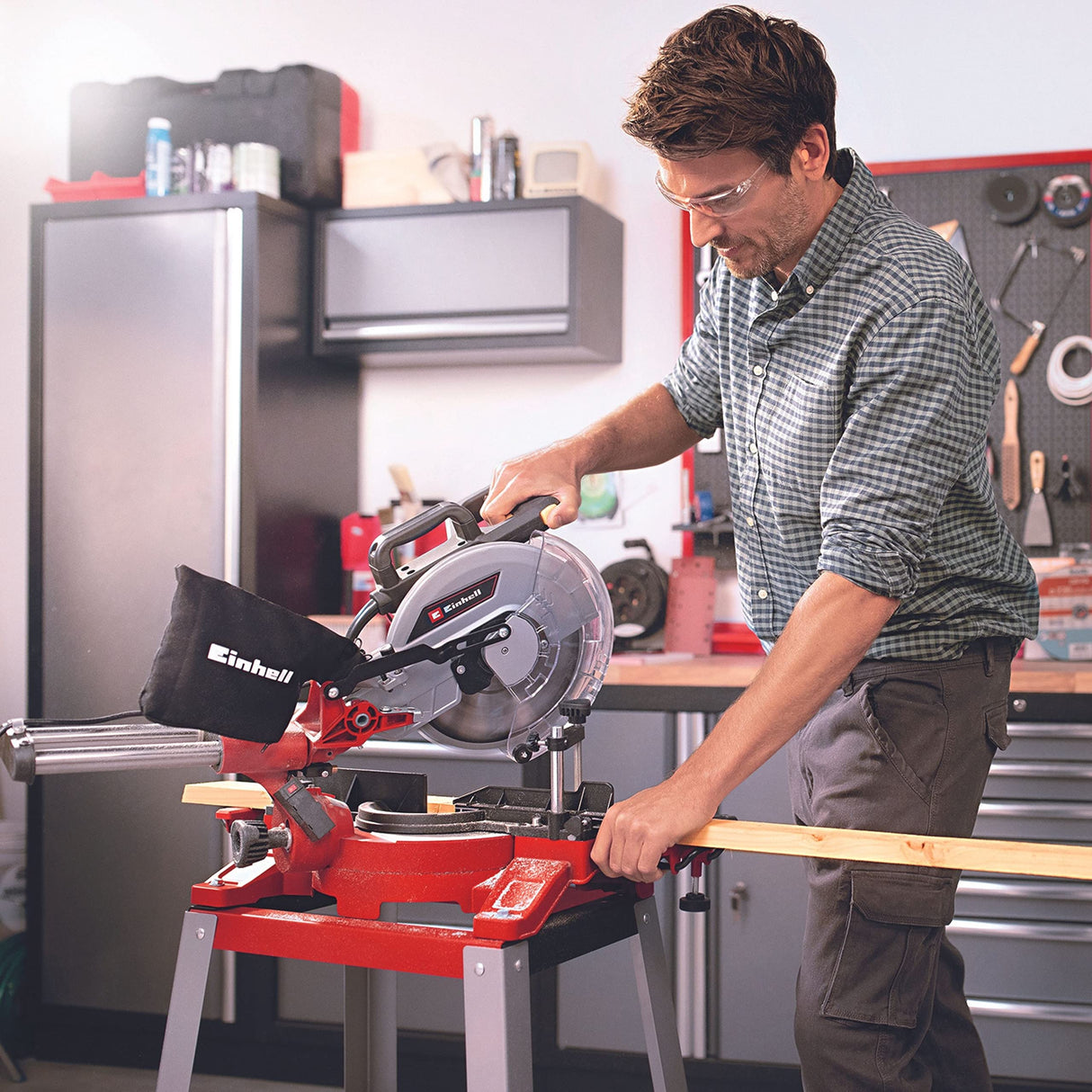 Einhell TC-SM 2531/2 U Zug-Kapp- y Gehrungssäge