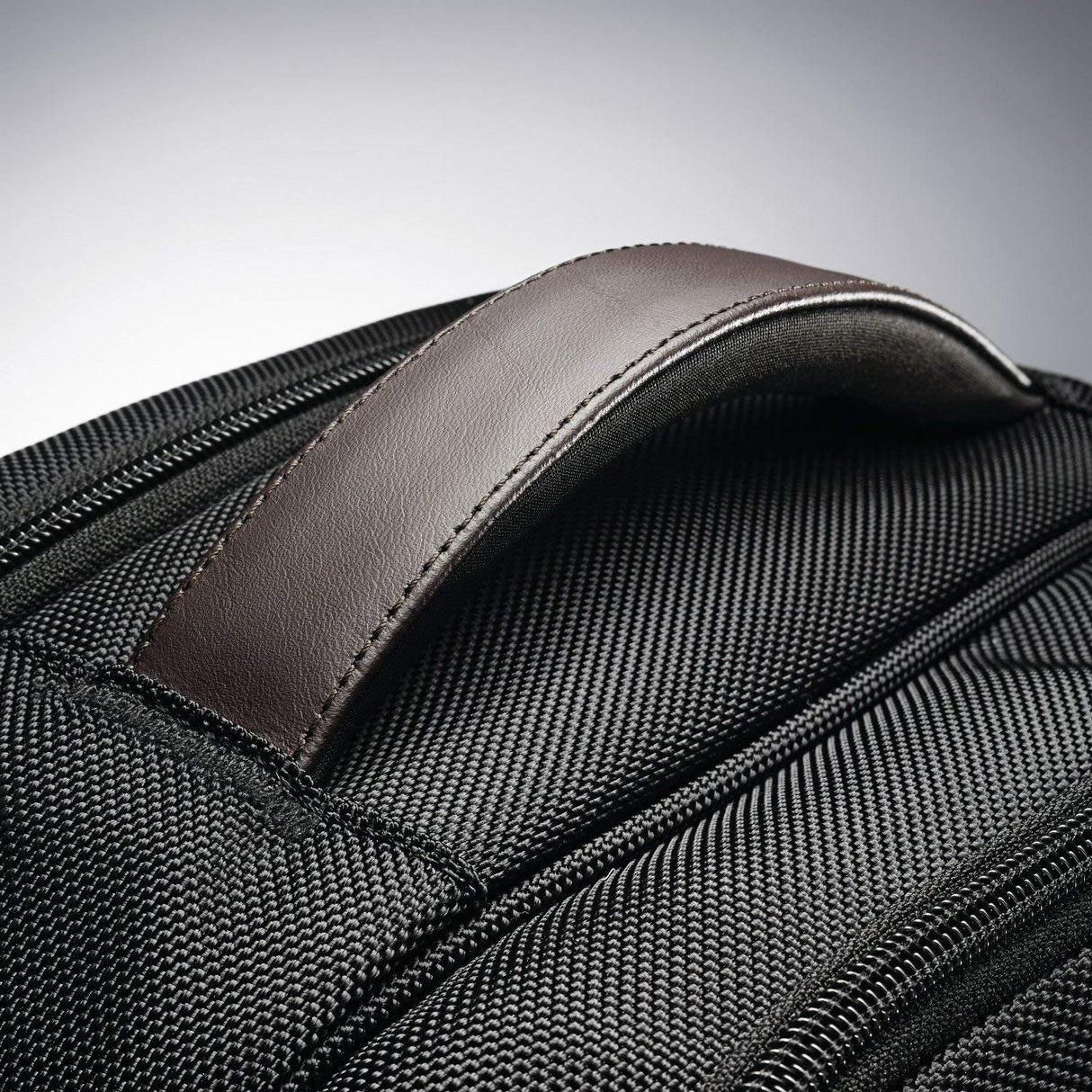 Samsonite Kombi - Mochila de negocios, Negro/Marrón, 17.5 x 12 x 7-Inch, Kombi - Mochila de negocios