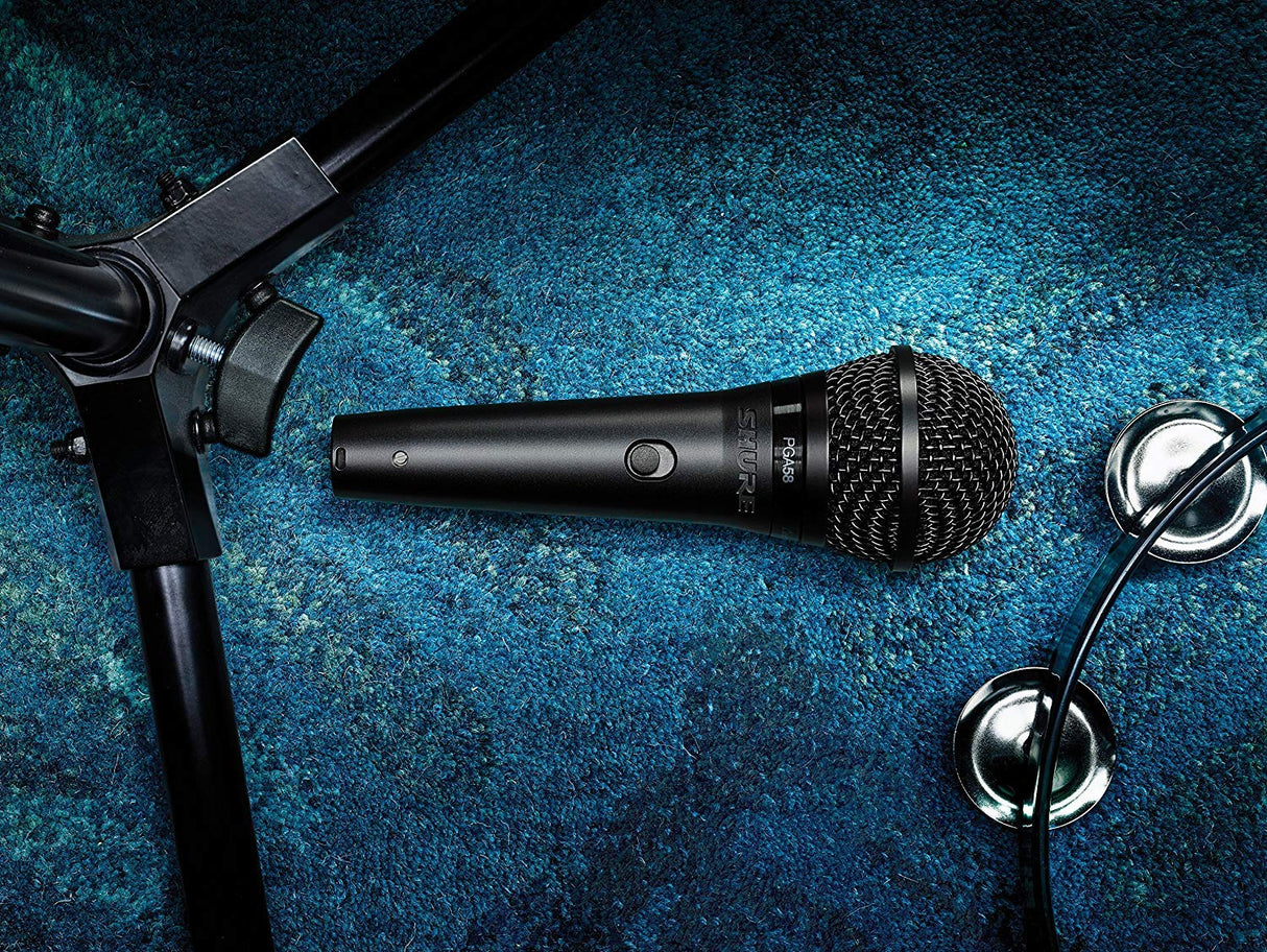 Shure PGA58 Micrófono dinámico: micrófono Vocal de Mano con Interruptor de Encendido/Apagado, Conector XLR de 3 Pines, Cable de 15 'XLR a QTR, Adaptador de Soporte y Punta de Cremallera (PGA58-QTR-E)