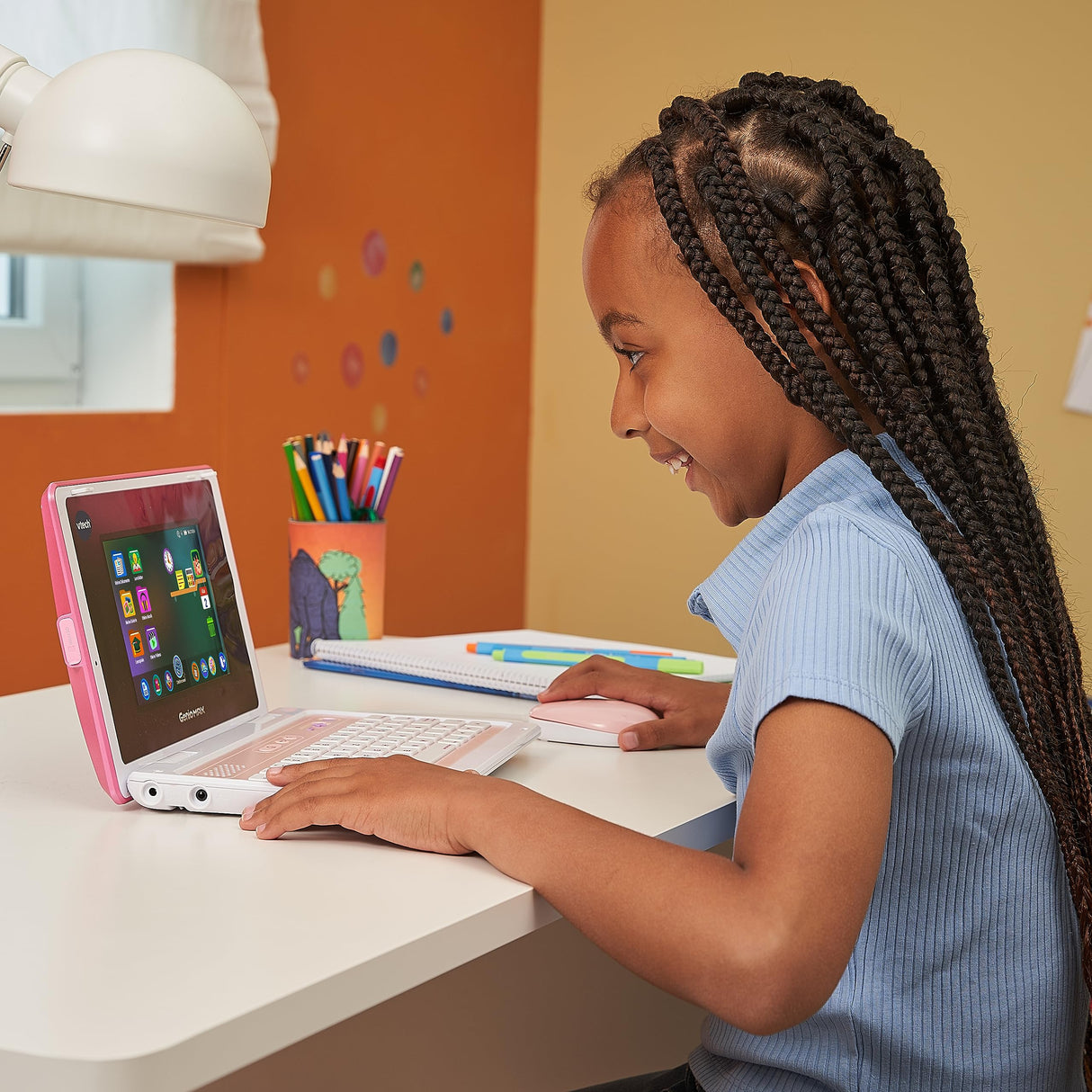 Vtech Genio - Ordenador de Aprendizaje XL Rosa con Pantalla LCD Grande de 7" con Acceso a Internet, Programa de Texto y Muchos contenidos educativos, para niños de 5 a 12 años