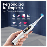 Oral-B iO 9 Cepillo de Dientes Eléctrico con Mango Recargable, 3 Cabezales y Estuche de Viaje con Cargador, Diseñado por Braun, Regalos Originales para Mujer y Hombre - Blanco