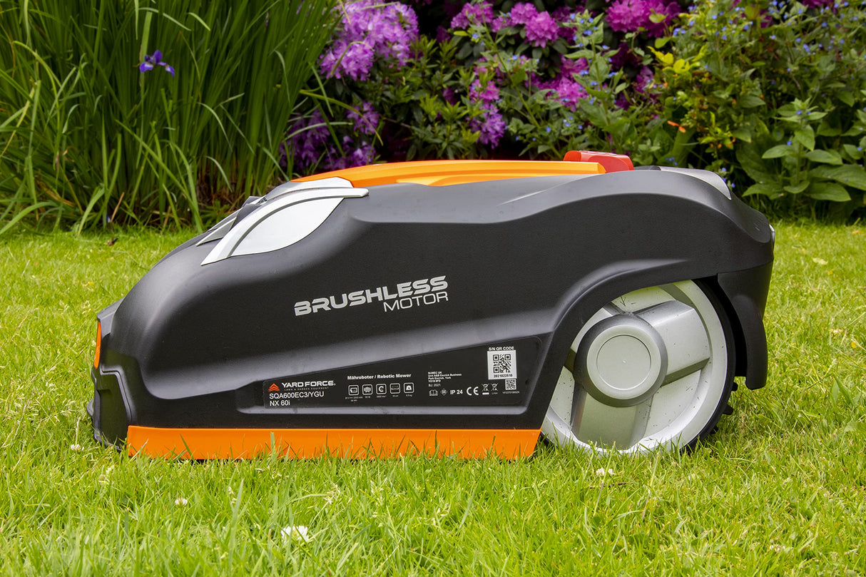 YARD FORCE Robot cortacésped NX100i de hasta 1000 m². Robot cortacésped autopropulsado con control por aplicación, sensor iRadar, programación multizona, panel de control LCD con teclado numérico.