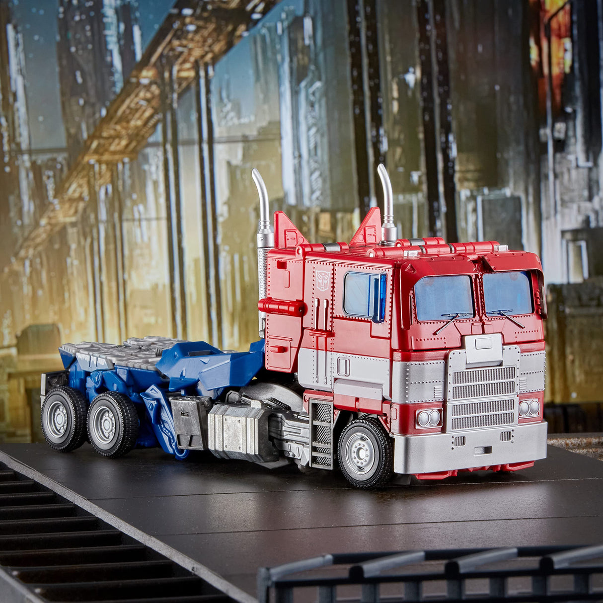 Transformers Movie Masterpiece Series MPM-12 Optimus Prime - Figura Coleccionable de película Bumblebee, 28 cm, Multicolor