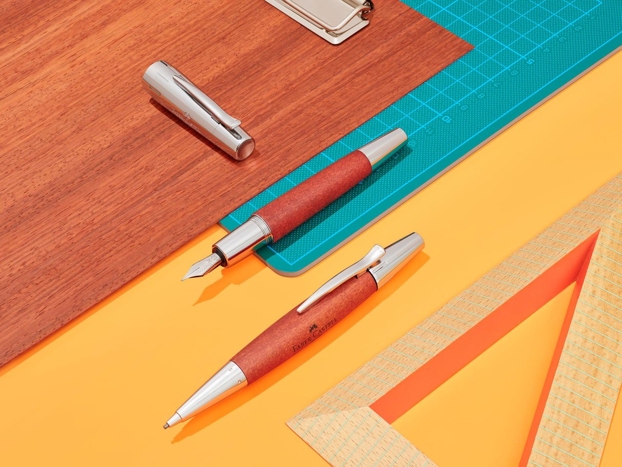 Faber-Castell 148201 - Pluma estilográfica e-motion, con cuerpo en madera de peral, color marrón coñac, plumín de acero inoxidable, trazo F