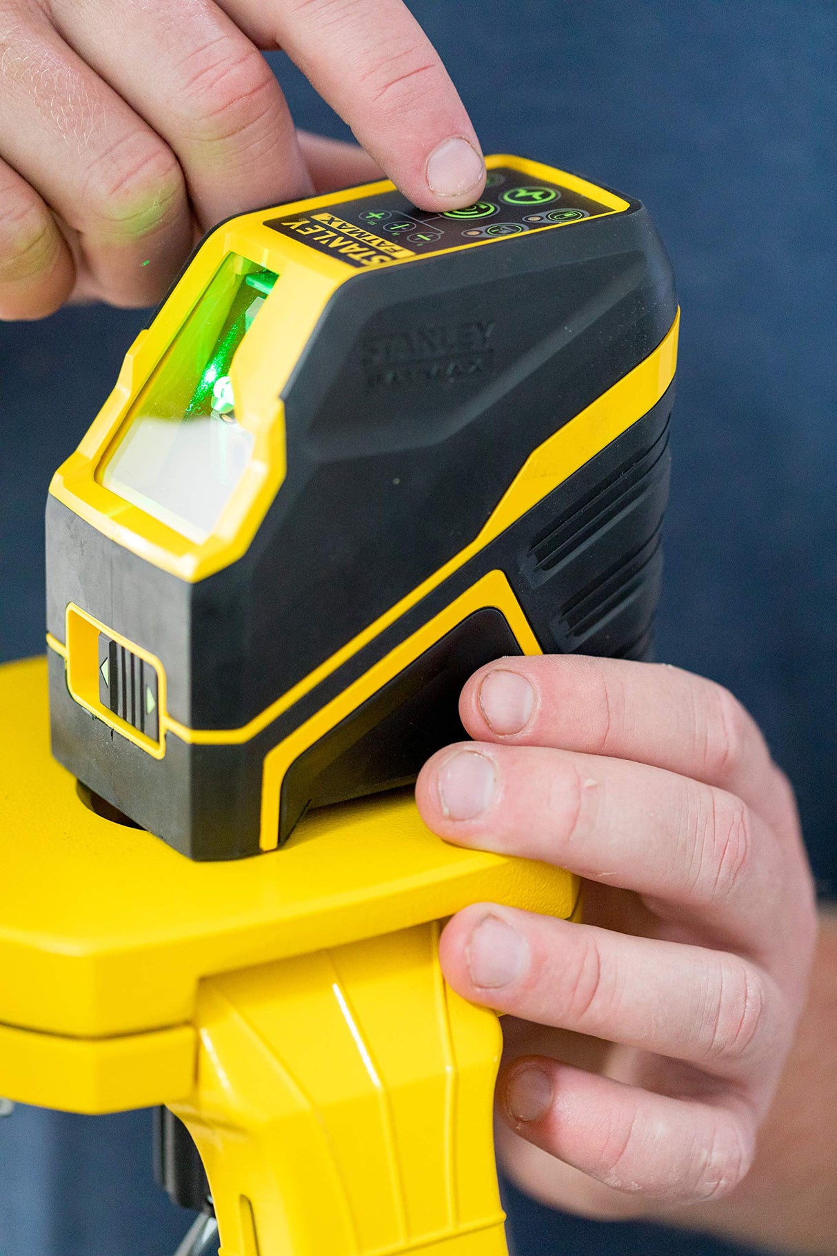 Stanley - FatMax FMHT77586-1 - Nivel láser líneas cruzadas verde, 20 m