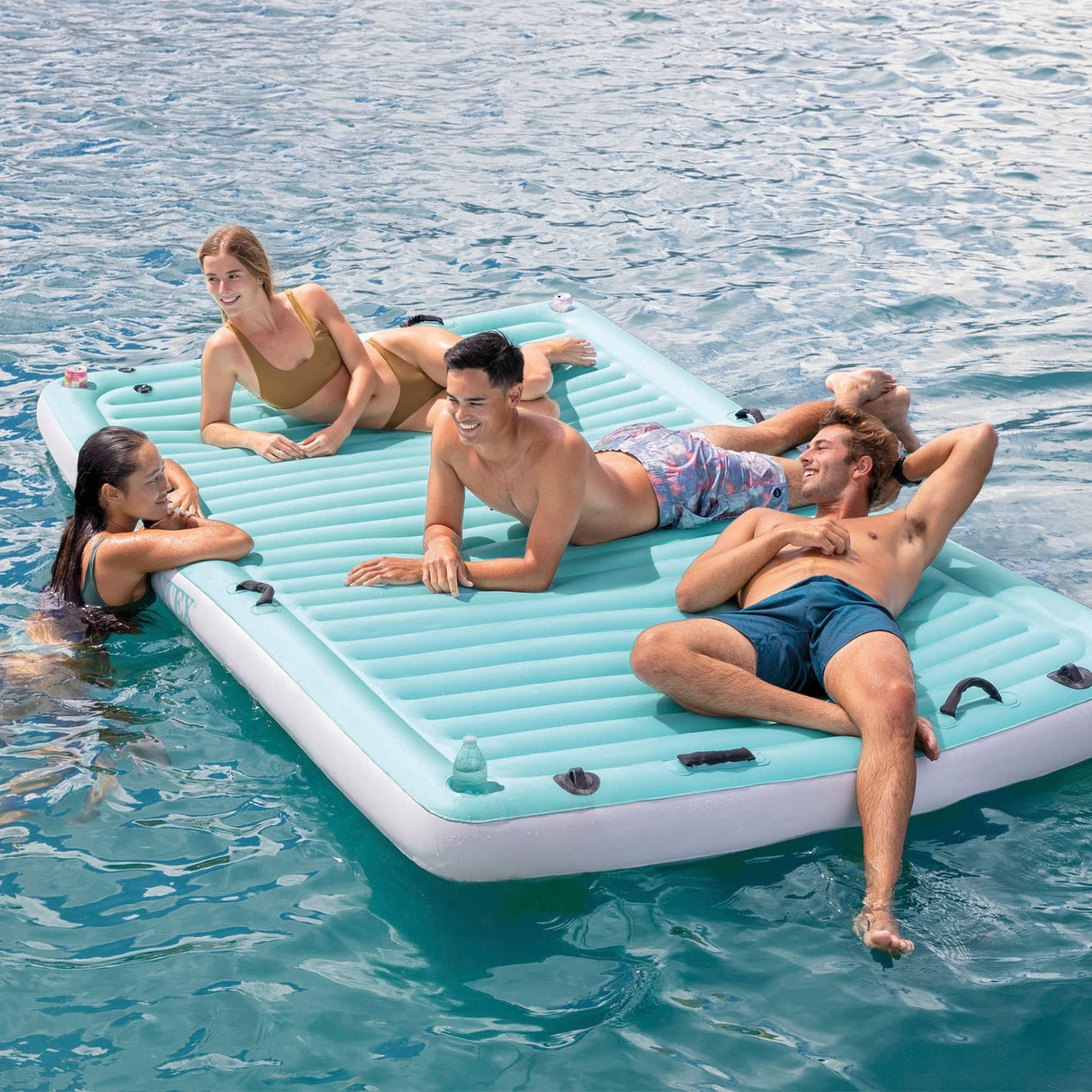 Intex 56289 Manta Flotante Hinchable, Capacidad para 4 Personas, Peso Máx. Soportado 400 kg, con 8 Asas de Sujeción y 4 Porta Bebidas, Medidas 183x310x18 cm, Hinchables para Piscina, Flotadores