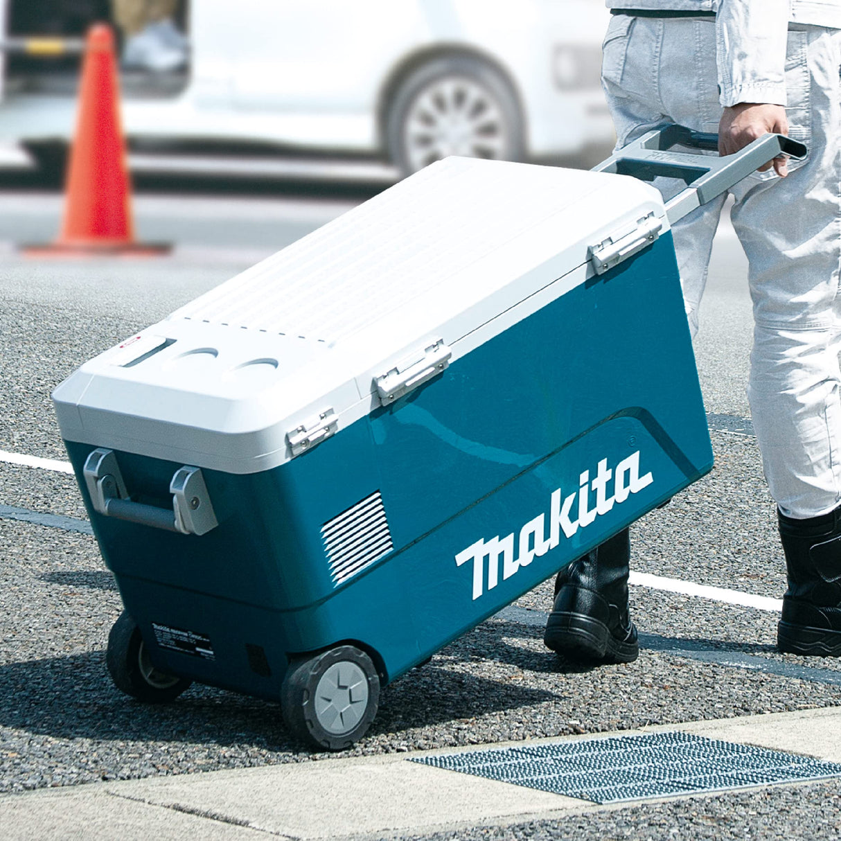 Makita CW002GZ 40V Max XGT – 18V LXT 50L Nevera y Calentador Box – Pilas y Cargador no Incluidos