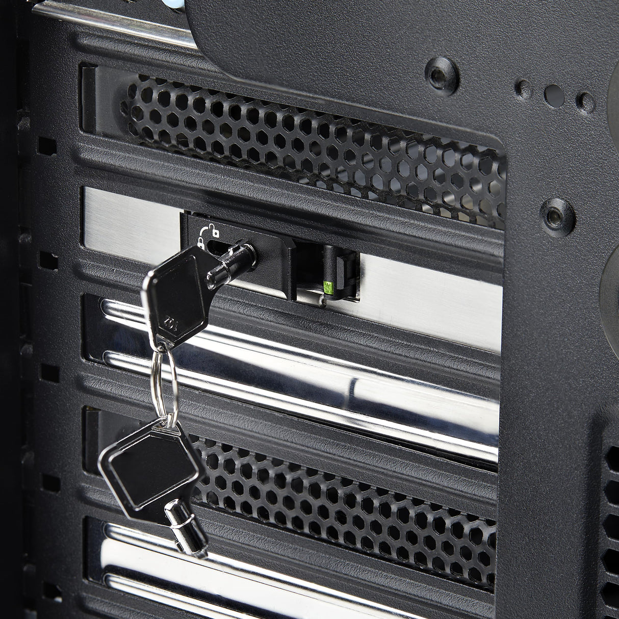StarTech.com Tarjeta PCIe x4 a SSD NVMe M.2 - Rack Móvil Backplane con Bandeja Removible Hot Swap Intercambiable en Caliente - Bahía de Unidad PCIe 4.0/3.0 - con Llave (M2-Removable-PCIE-N1)