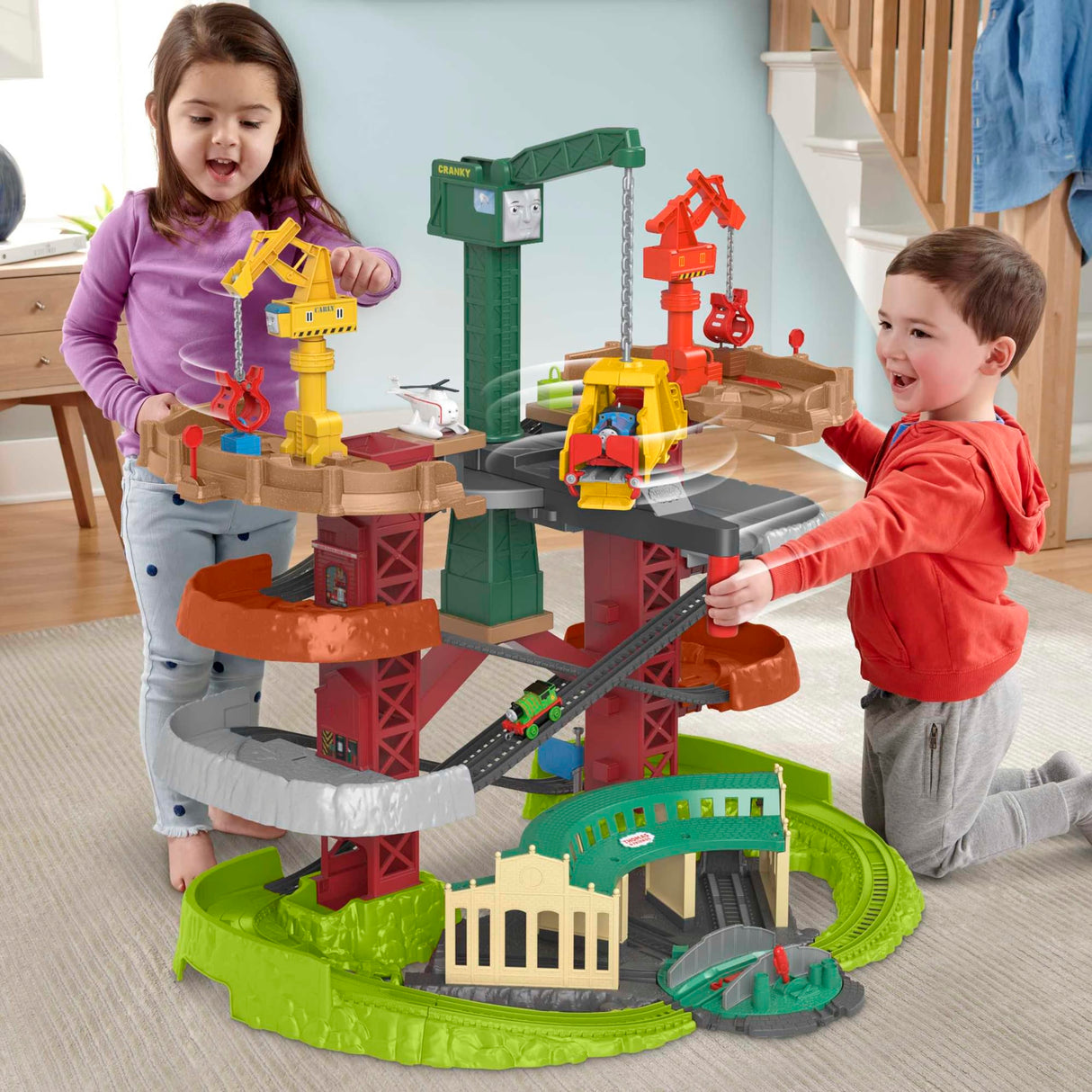 Conjunto de juego motorizado de supertorre de trenes y grúas de Thomas & Friends
