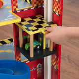 KidKraft Garaje y Pista Mega Ramp para niños 3+ años, Parking con Ascensor Funcional, gasolinera, señales de tráfico, 5 Coches de Juguete y un helicóptero (63267)
