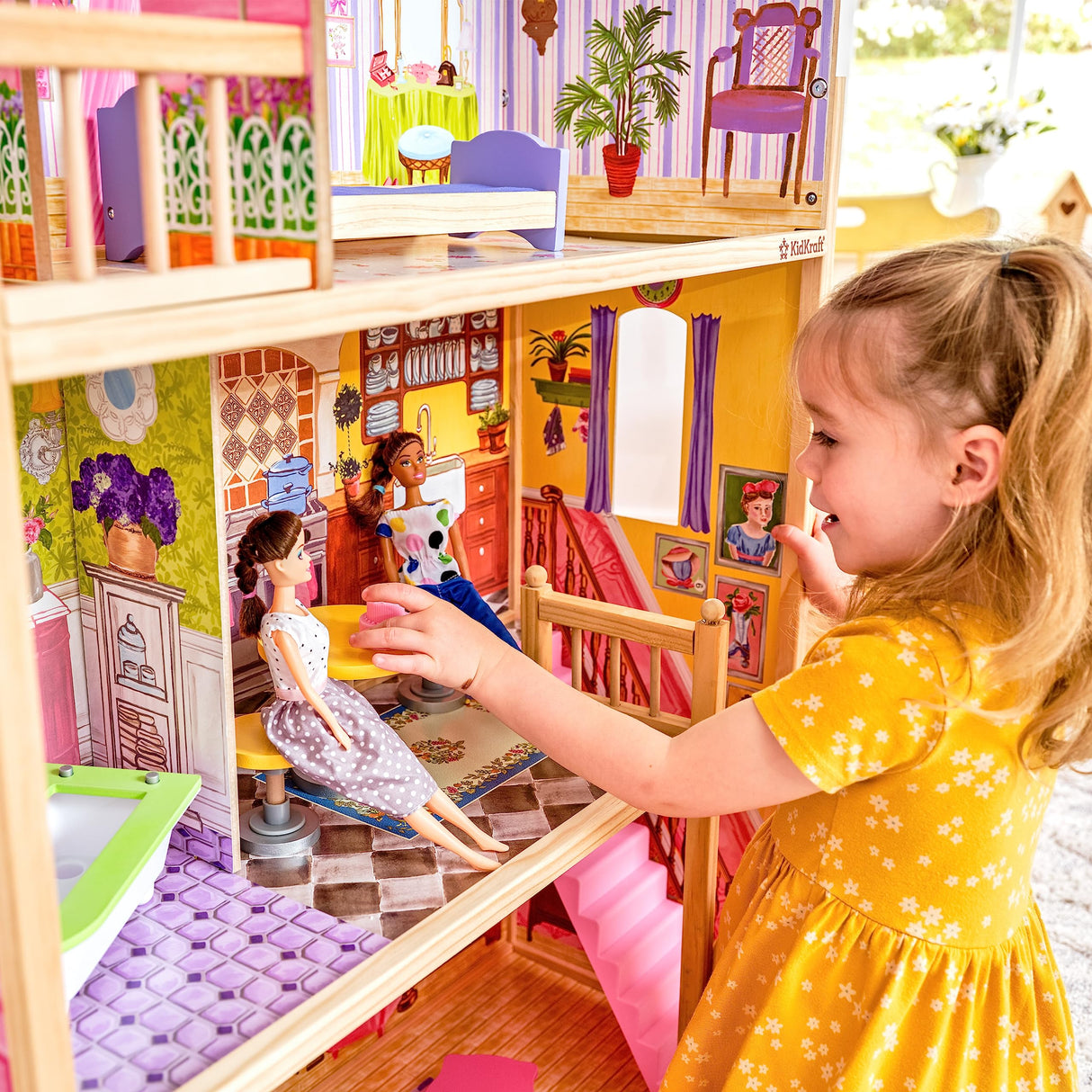 KidKraft Casa de muñecas de Madera Kayla con Muebles y Accesorios incluidos, Casita de Juguete con balcón para muñecas de 30 cm, Juguetes niños y niñas Desde 3 años (65092) Exclusivo en Amazon
