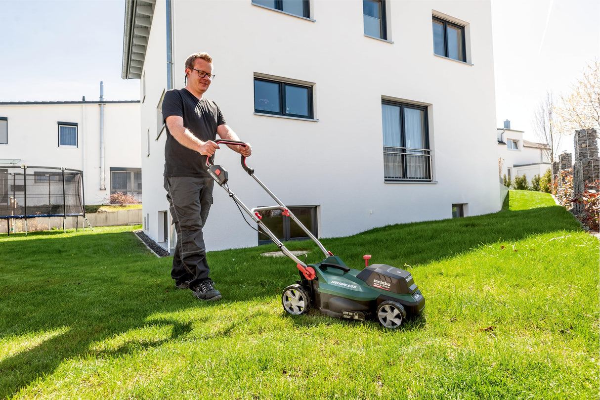 Metabo Cortacésped a Batería 18V RM 36-18 LTX BL 36 - Incluye 2 Baterías, Cargadores y Función Mulching - Ideal para Jardines de hasta 350 m²