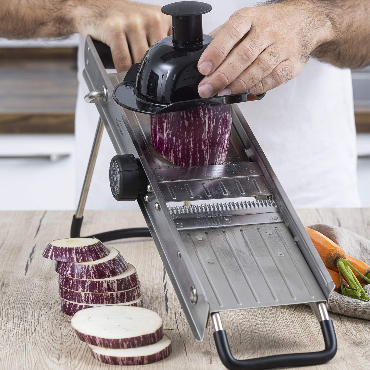 LACOR 60357 Mandolina, Con Protector y Cuchillas Giratorias Inox, Pies y mango Antideslizantes, Ideal para cortar Patatas, Verduras, Fruta, Cocina Profesional, Plateado, 45.5 x 22 x 10.5 cm