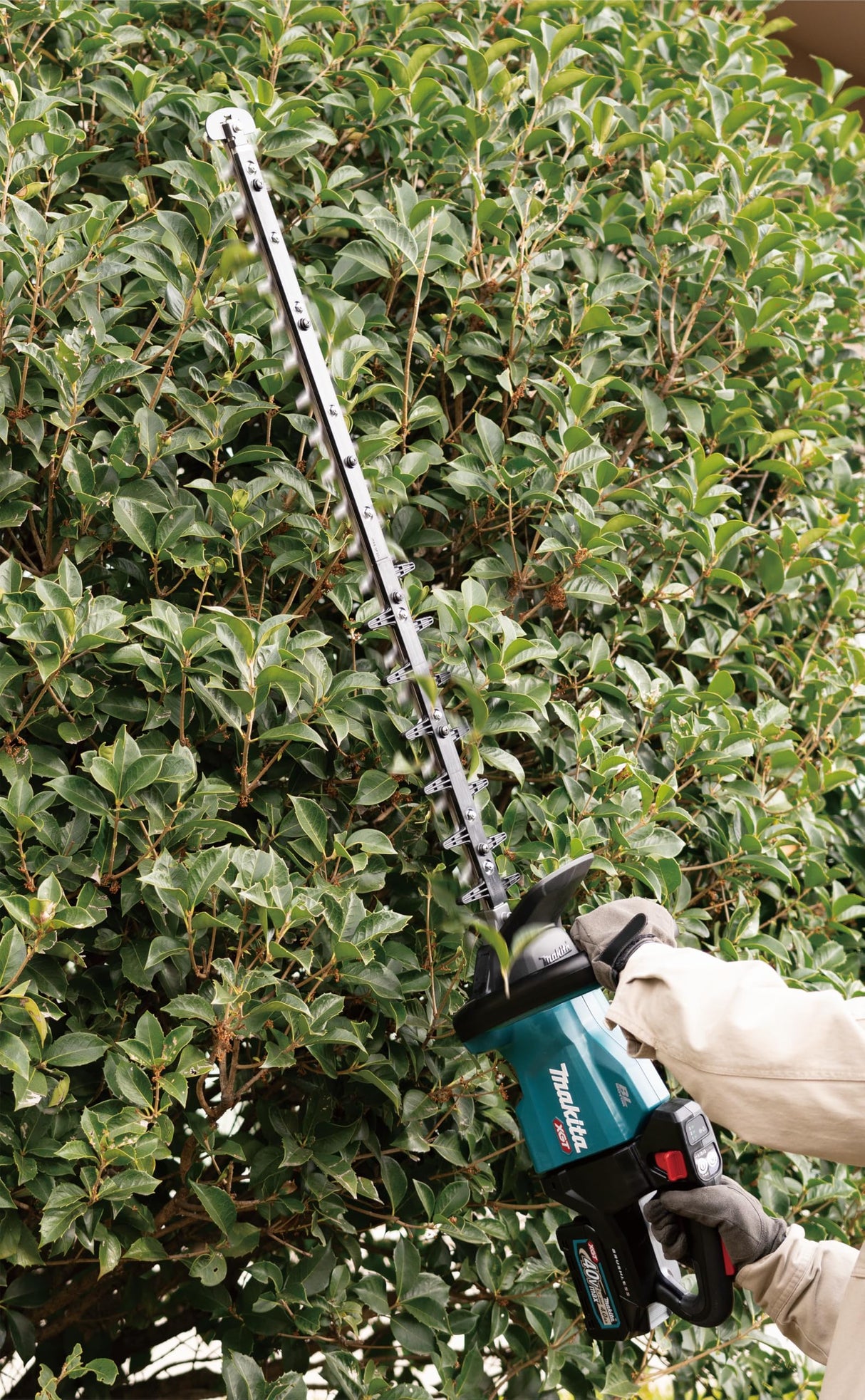 Makita UH007GZ 40V MAX Li-Ion XGT - Cortasetos sin escobillas de 75 cm, baterías y Cargadores no incluidos
