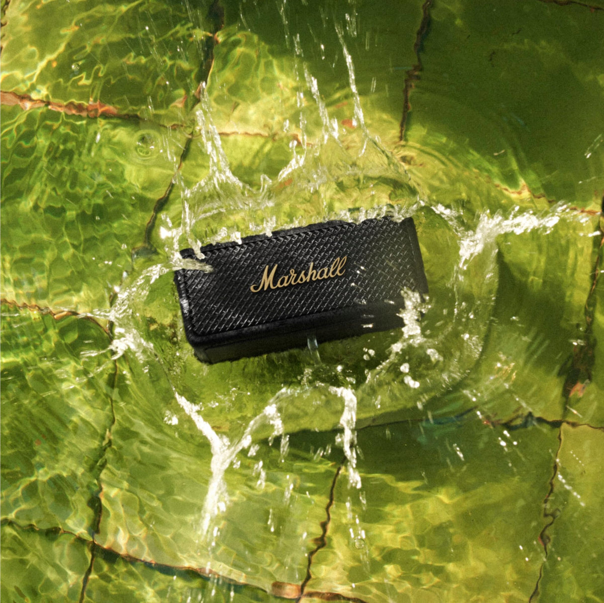 Marshall Emberton II Altavoces Bluetooth portátiles, inalámbricos, Emparejables, IP67 Resistentes al Polvo y al Agua, más de 30 Horas de Tiempo de reproducción - Negro