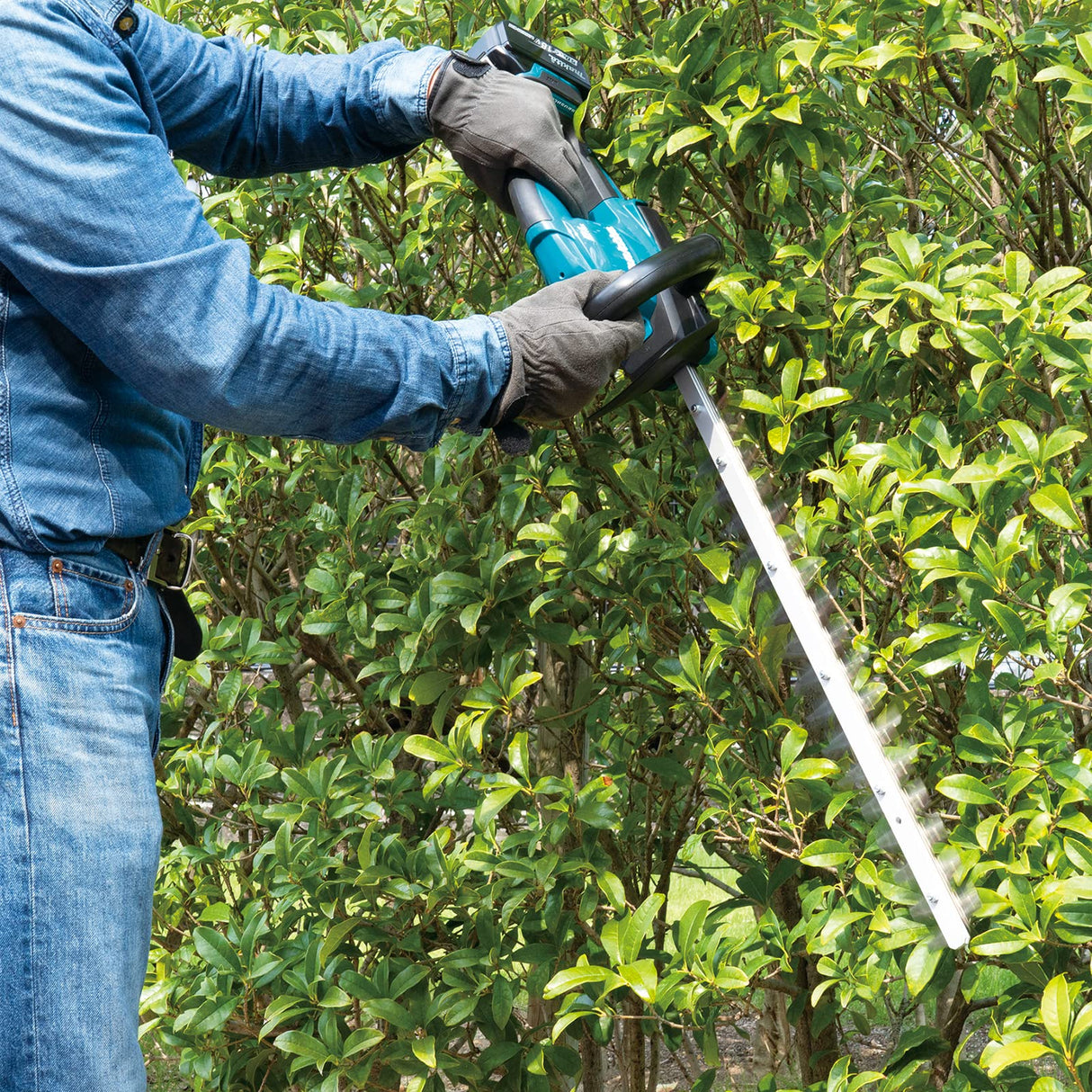 Makita DUH606RT - Cortasetos de iones de litio (18 V, sin escobillas, 60 cm, incluye 1 batería de 5,0 Ah y cargador)