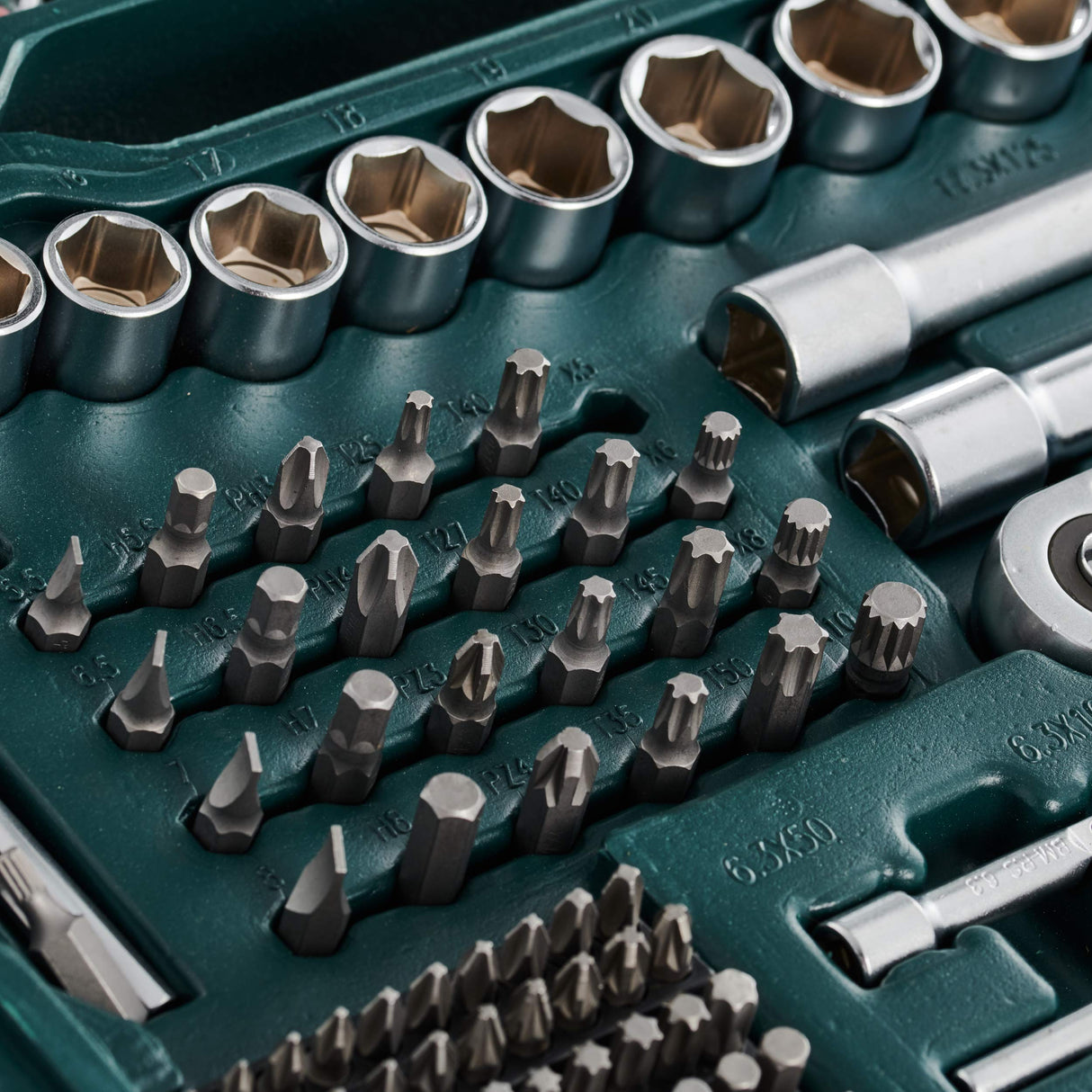 Mannesmann M29088 - Juego de Llaves de Vaso y Herramientas, 303 Piezas