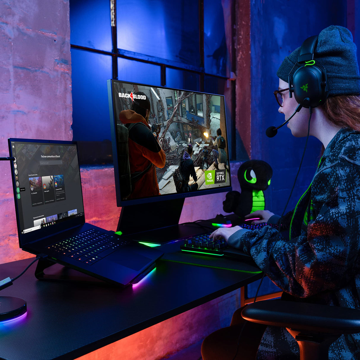 Razer Soporte para portátil Chroma V2: iluminación Chroma RGB Personalizable - Diseño ergonómico - Construcción de Aluminio anodizado - Hub USB-C de 4 Puertos - Negro Mate