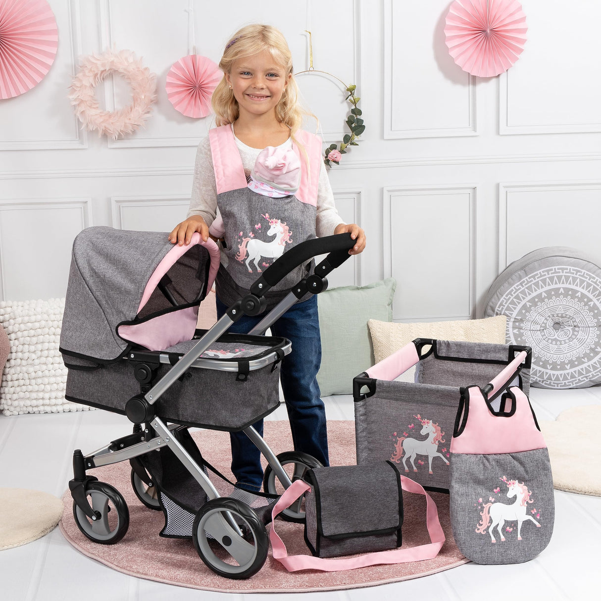 Bayer Design 18333AC Cochecito de muñeca, Convertible, Regulable en Altura, Accesorios, Bolsa, Cuna de Viaje, portabebés para muñeca, Saco de Dormir, Jeans-Gris, Rosa, Unicornio