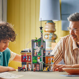 LEGO ǀ Marvel Spider-Man vs. Oscorp - Juguete Interactivo con Moto, 8 Minifiguras Inc. Miles Morales, Duende Verde y Spider-Woman - Regalo de Superhéroes para Niños de 10+ Años y Fans 76324