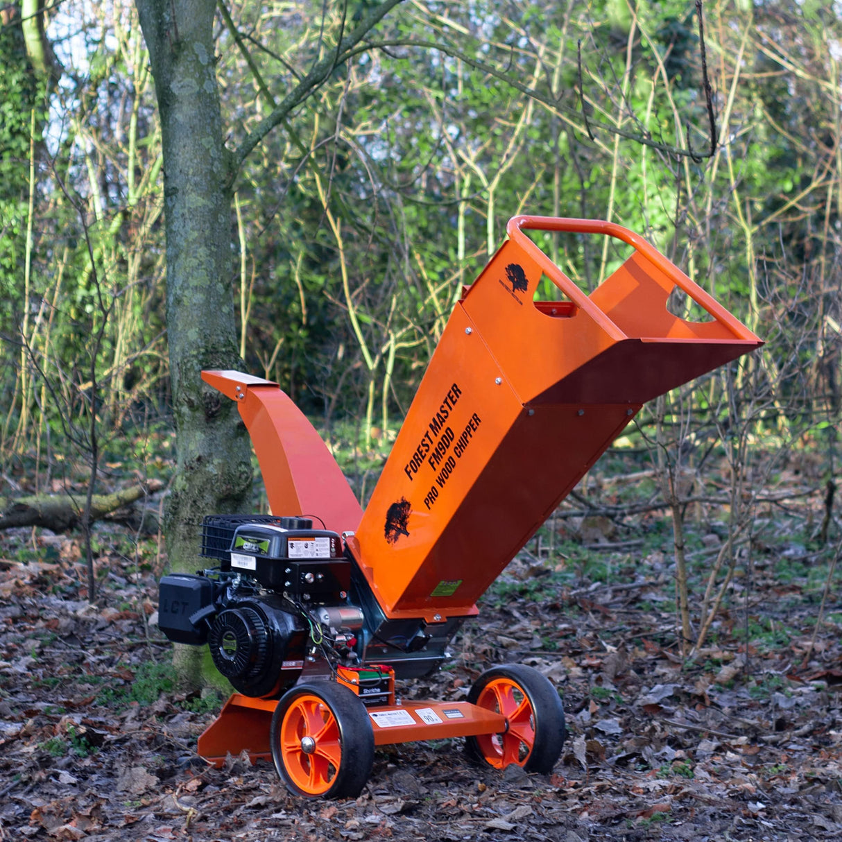 Forest Master FM9DD - Picadora de Madera Profesional – Potente Motor de Gasolina de 9 CV, Chip de hasta 75 mm de diámetro – Arranque eléctrico – Cuchillas Reversibles Dobles