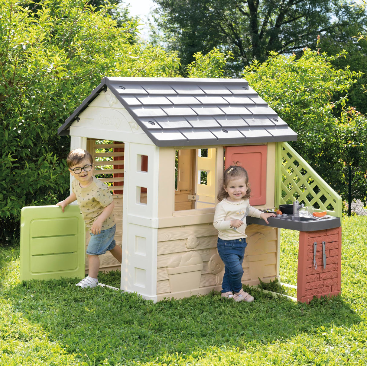 Smoby Life Casa Nature con Cocina de Juguete - Casita Infantil Interior y Exterior - Material Reciclado UV Resistente - A Partir 2 años - Cocina y Accesorios Incluidos - (7600810739)