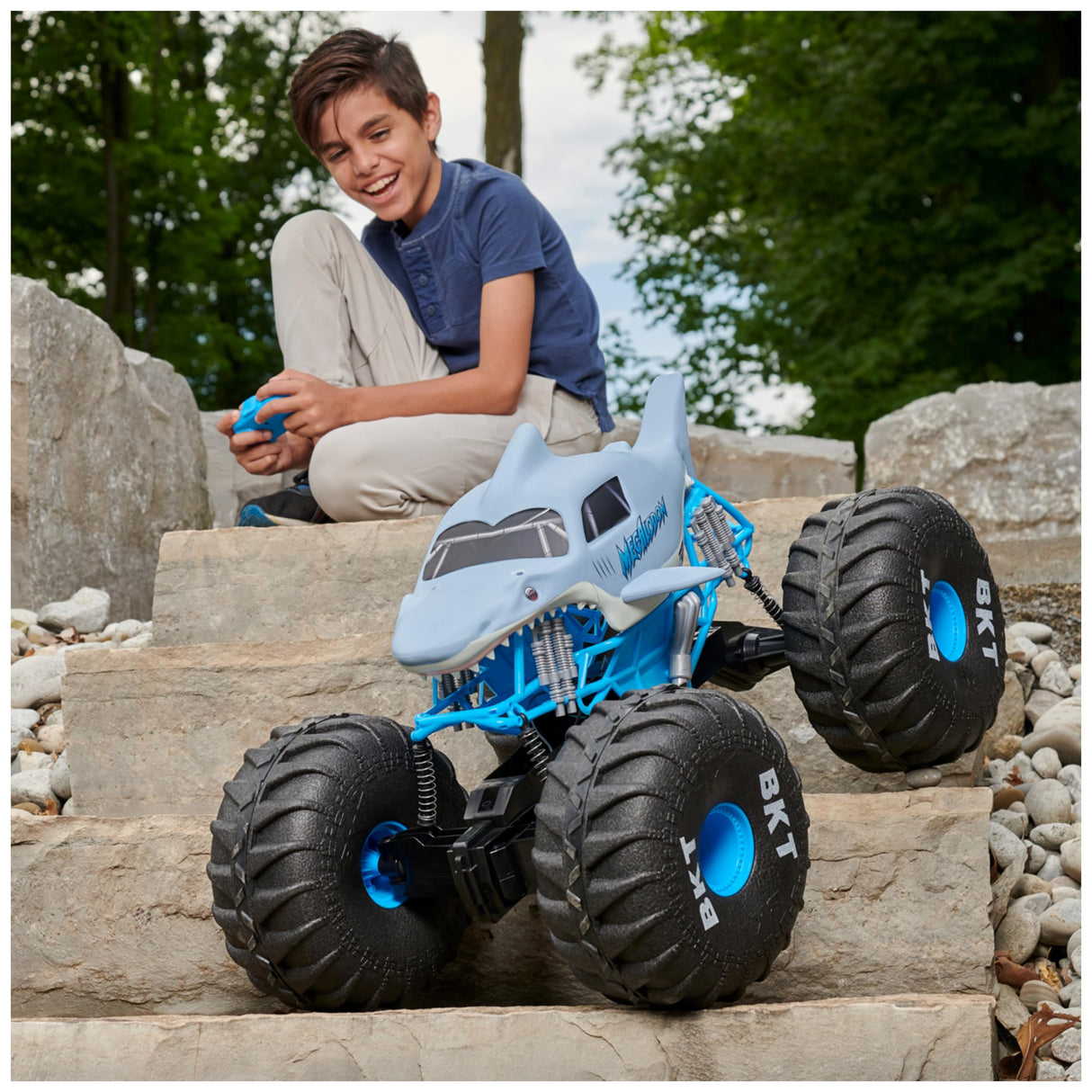 Monster Jam, camión Monstruo Todoterreno Mega Megalodon Oficial por Control Remoto, Escala 1:6, Juguetes para niños y niñas a Partir de 4 años