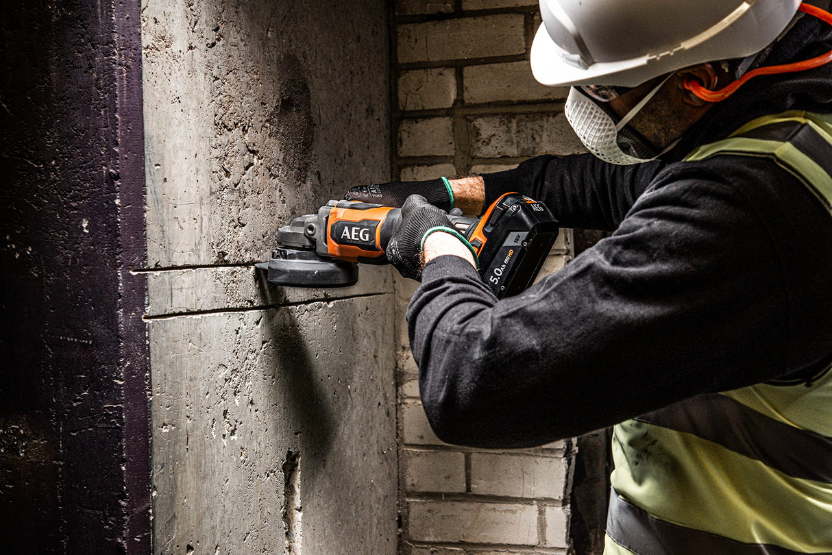 AEG BEWS18-115BLPX2-0 - Amoladora 115 mm 18 V BRUSHLESS "full security", 9000 rpm, mango antivibración, interruptor "hombre muerto", arranque progresivo, freno de disco (sin bat. ni cargador)