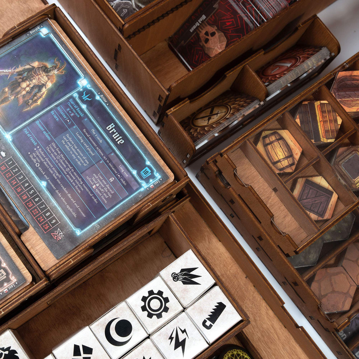 SMONEX Organizador de madera y tableros de cuatro jugadores compatibles con el juego de mesa Gloomhaven, caja adecuada para almacenar todas las expansiones Gloomhaven, insertar y almacenar
